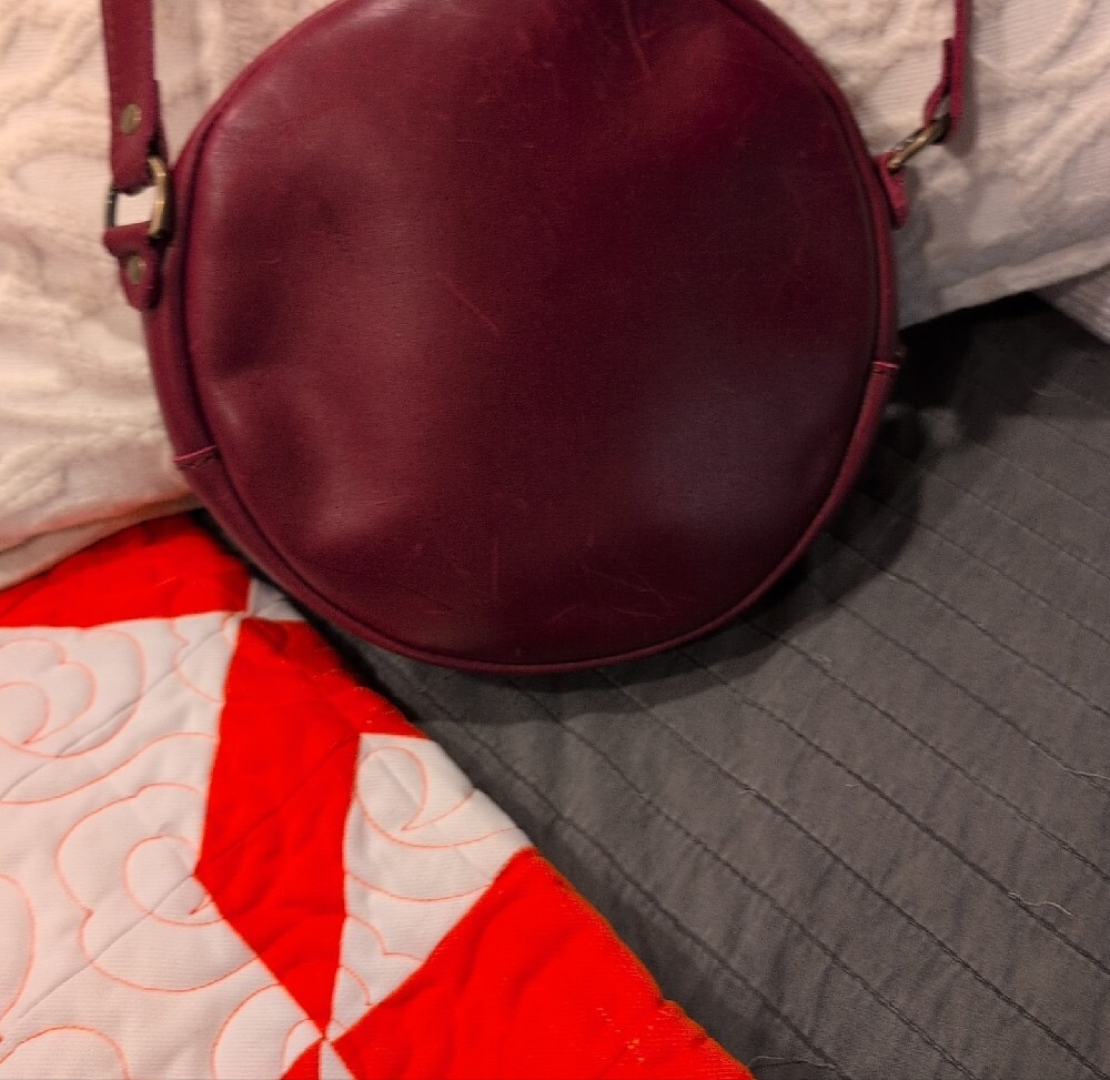 Round Crossbody Bag in Burgundy - Portland leather Goods - Picture 3 of 6